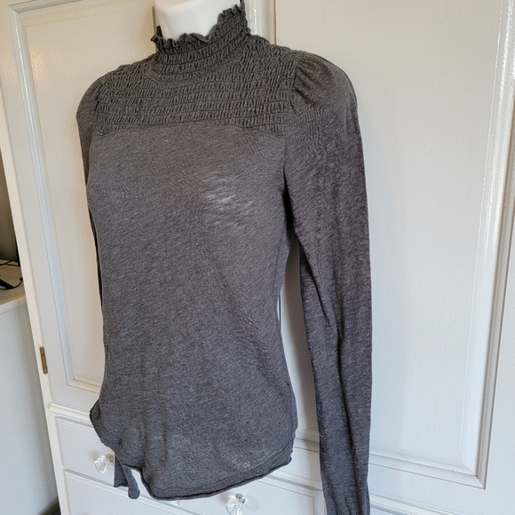 We The Free Free People Gray Long Sleeve Lightweight Ruched Ruffled Neck Top XS - Picture 3 of 8